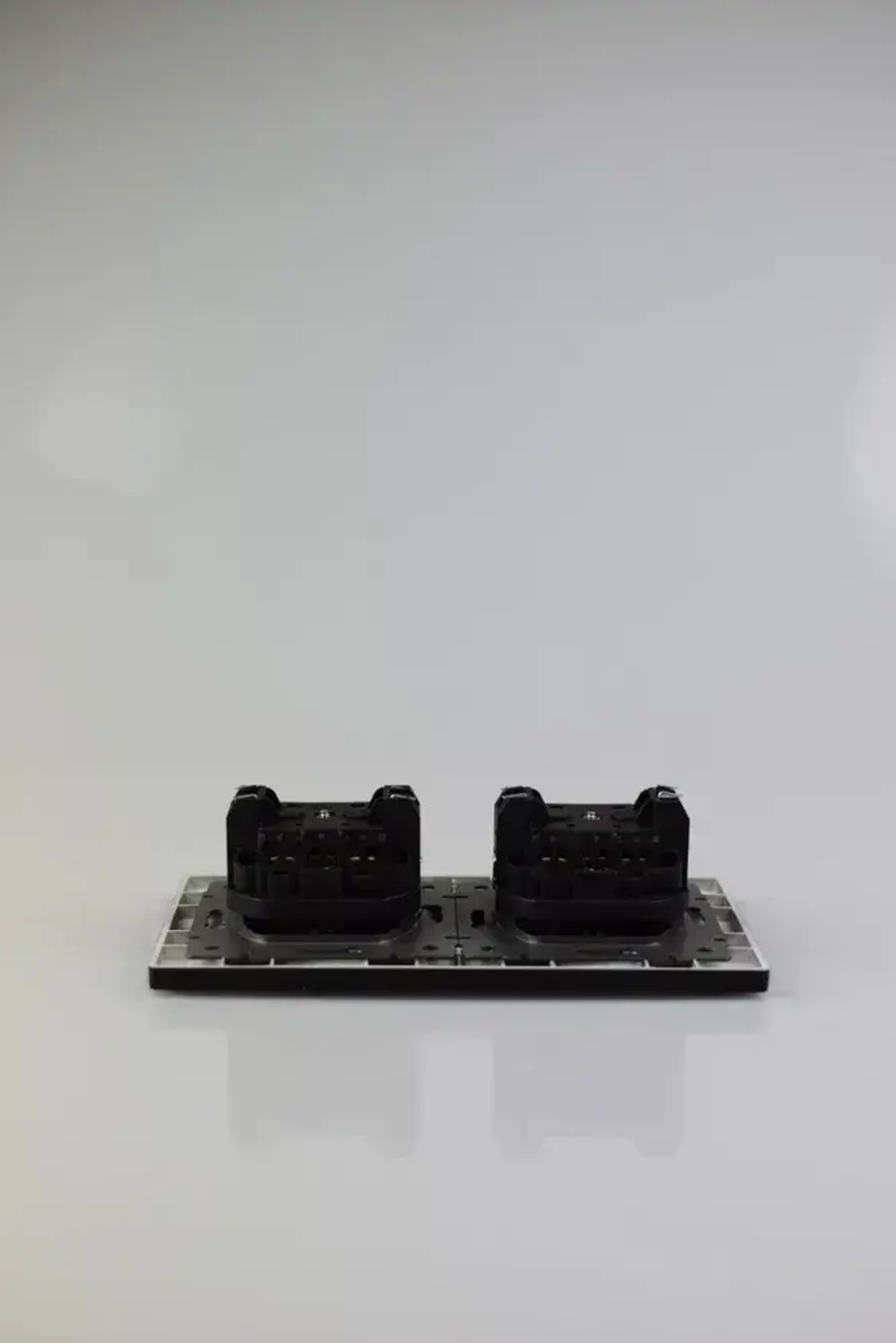 Розетка двойная черная