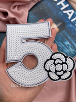 Нашивка Шан. в пайетках белая "Пятерка с цветочком"