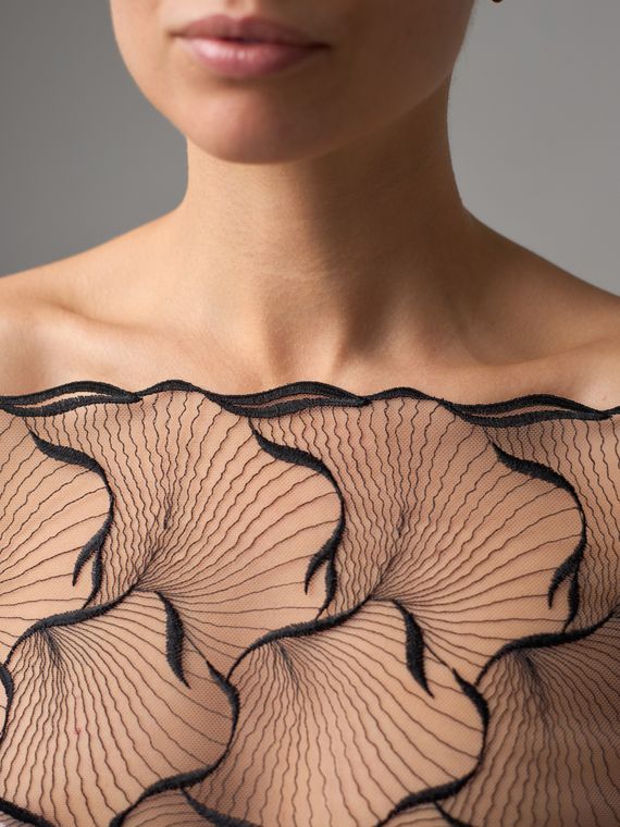 05-160 ОПТ Вышивка на неэл. сетке 24 см, бежевый 775 /черный 170