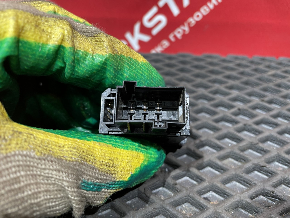 Кнопка освещения панели приборов