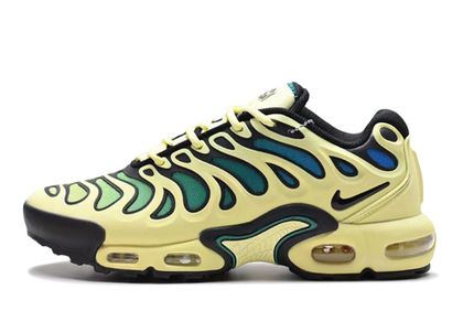 Air max plus black white and brass hotsell