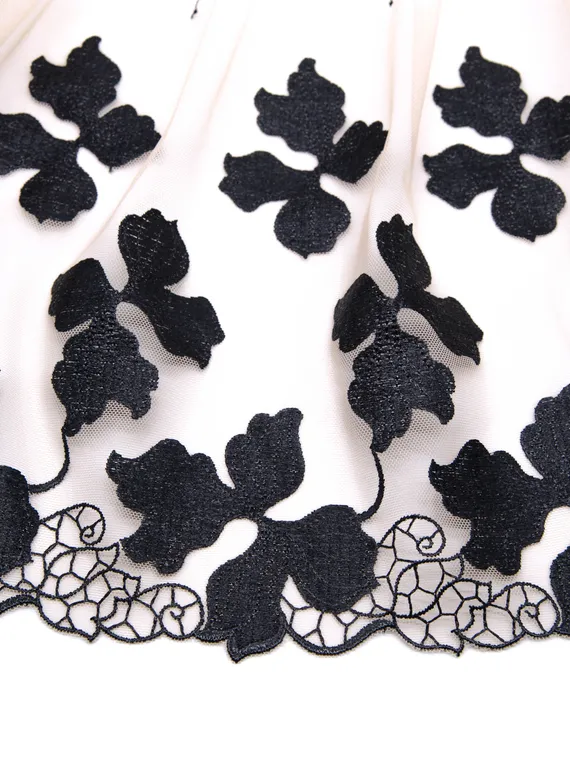 05-147 Вышивка на неэл. сетке 23 см, телесный/черный (левая)