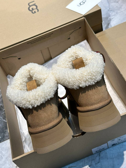 Женские зимние ботинки UGG