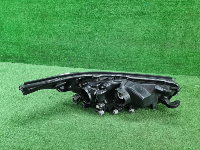 Фара левая Toyota Highlander 3 U50 (16-19) галоген