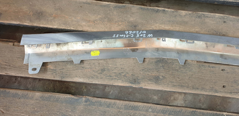 Накладка переднего бампера Mercedes C (W205) 14-18 Б/У Оригинал A2058851574