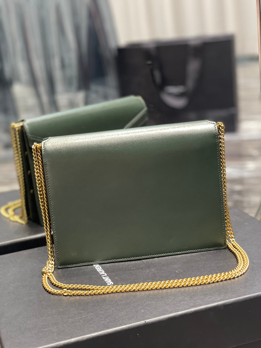 YSL Cassandra Medium 22 cm