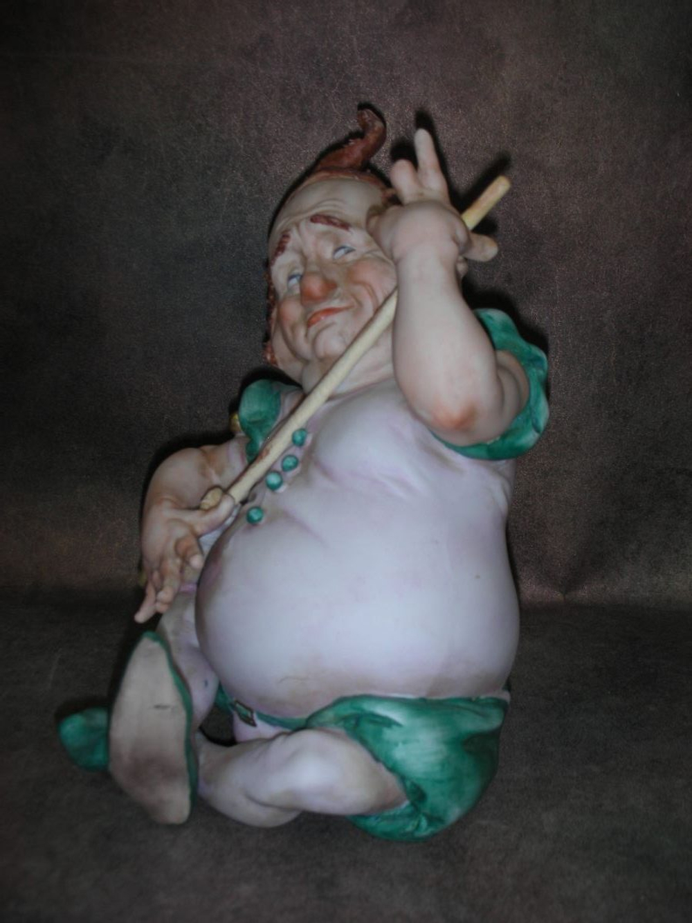 Статуэтка. Фарфор. Гитарист с метлой. Capodimonte. Италия