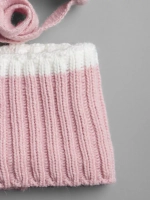 Шапка зимняя для девочки со снудом и помпонами