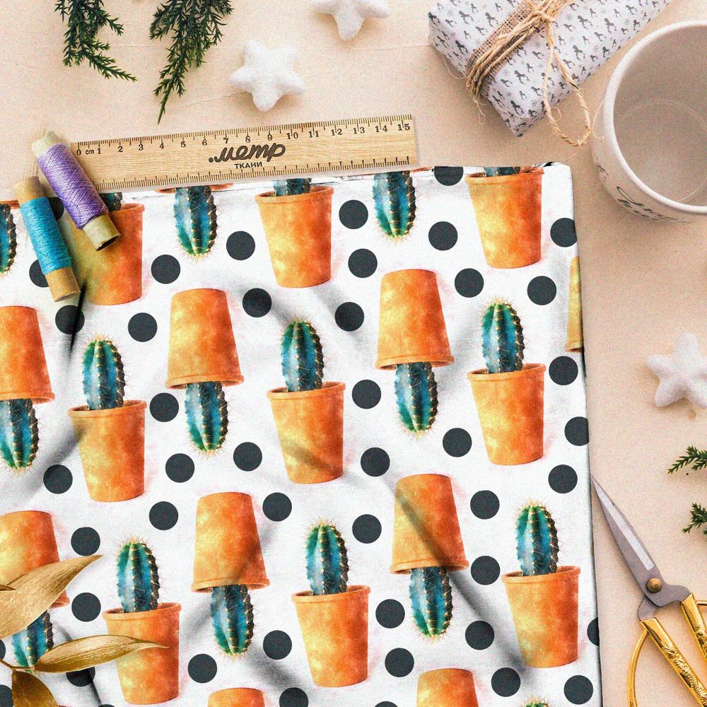 Ткань флис кактусы в горшках на белом в горошек фоне