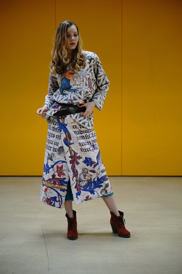 Юбка "Манускрипт", по мотивам по мотивам готического шрифта и иллюстраций из Бревиария короля Мартина Арагонского