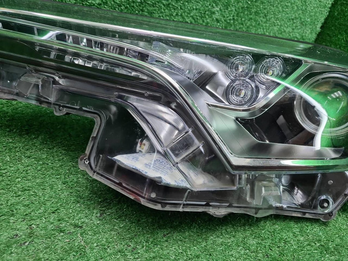 Фара левая Toyota C-HR (2016-2019) галоген