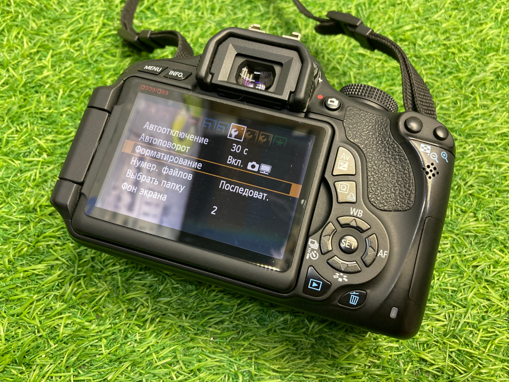Canon 600D Kit 18-55mm 3.5-5.6 IS STM 9800 кадров