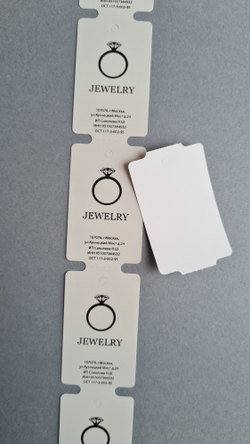 Светло-серые бирки, печать черным