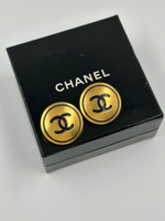 Клипсы с логотипом Chanel