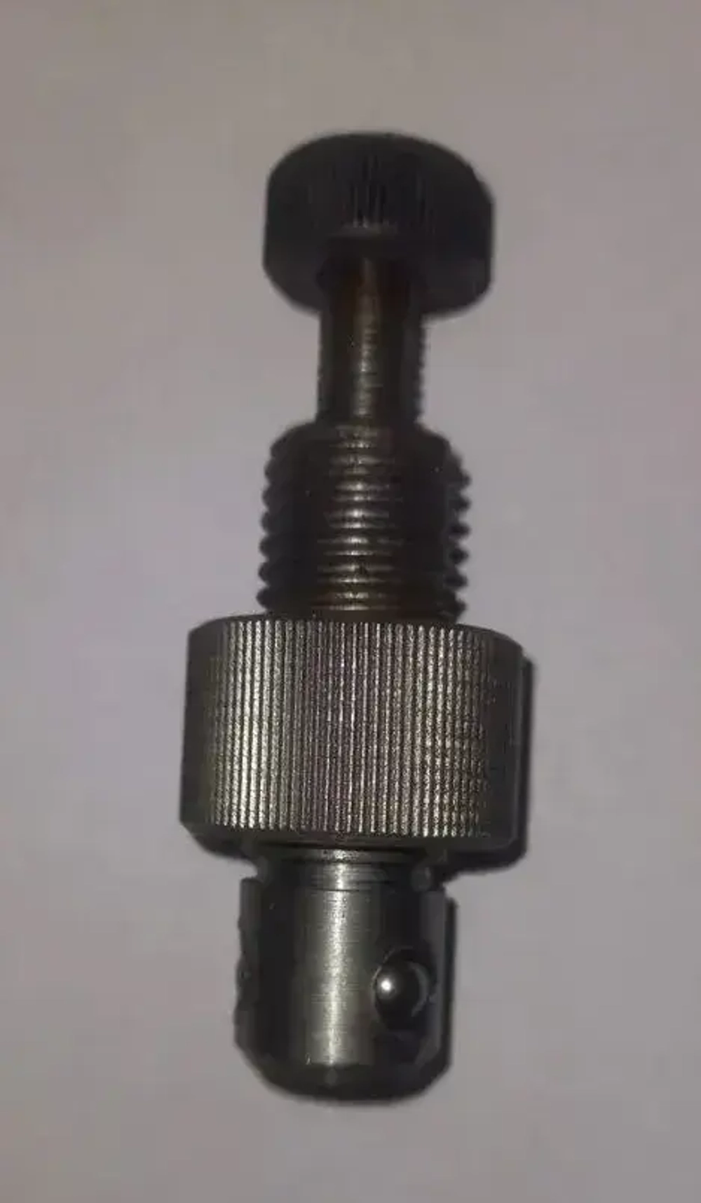 Болт быстрозажимной с круглой шляпкой для оснастки