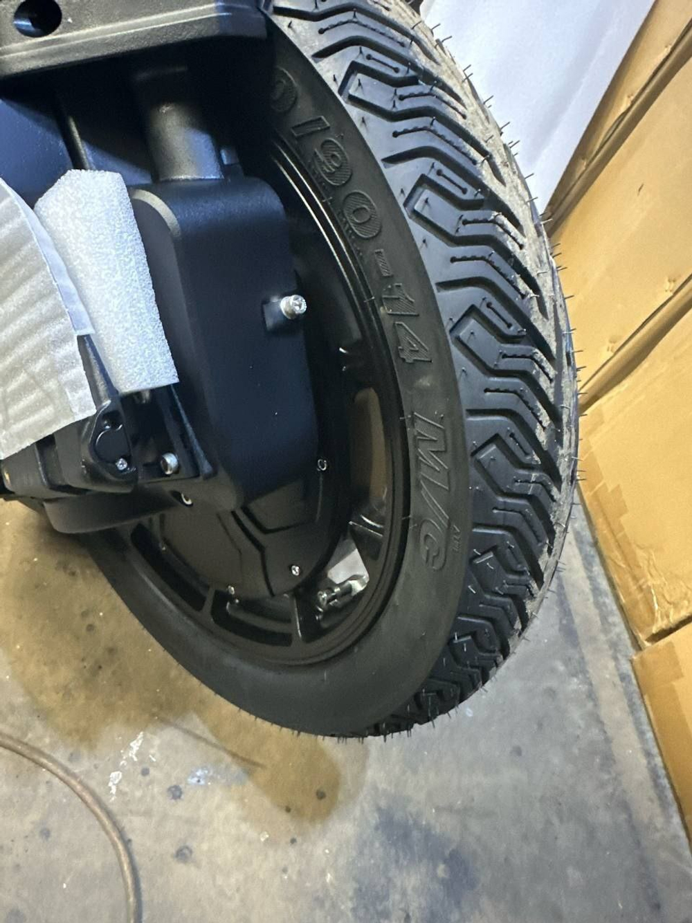 Покрышка TNT размер 80/90-14 бескамерная