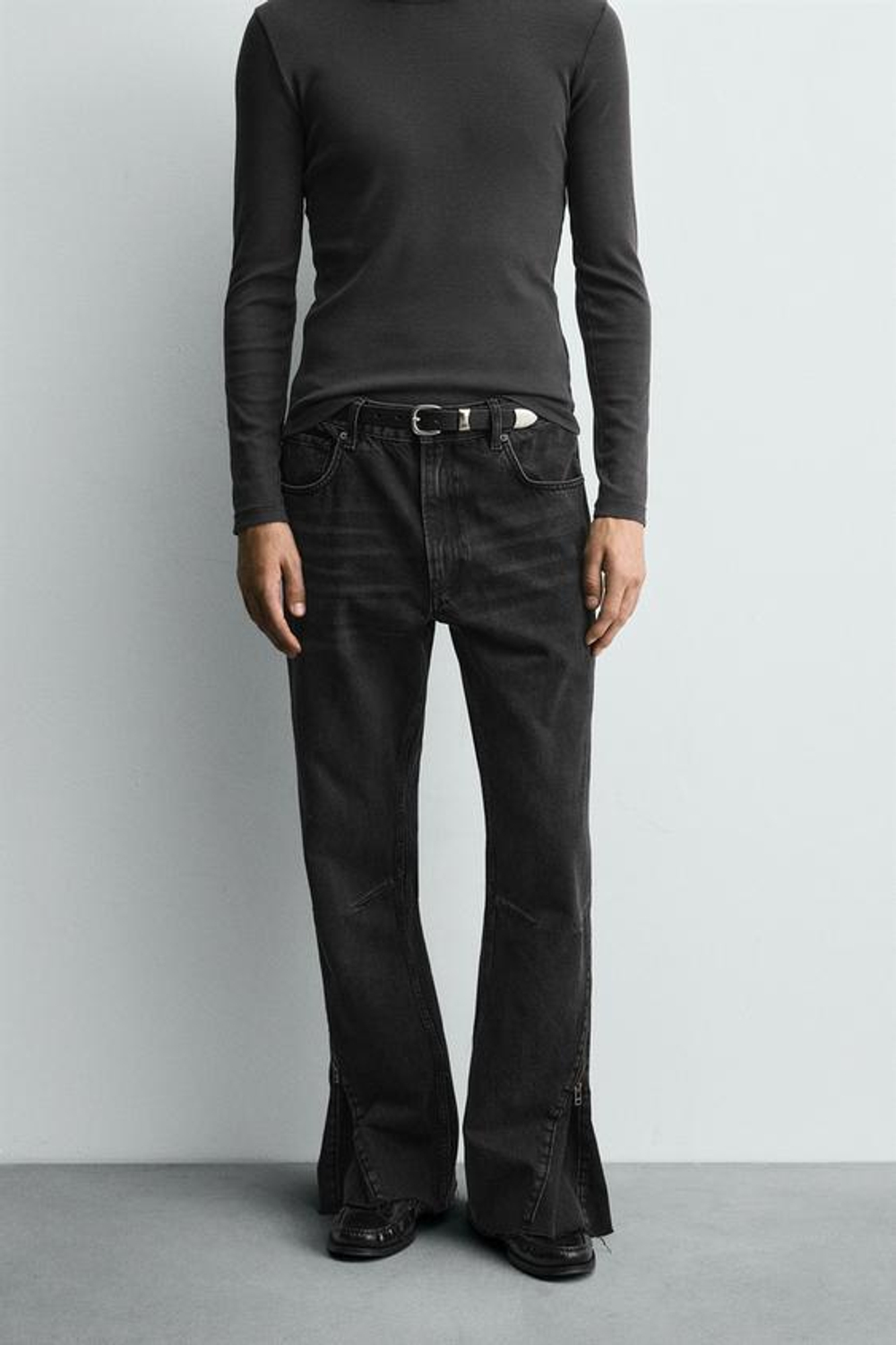 ZARA ДЖИНСЫ FLARE FIT С МОЛНИЯМИ, УГОЛЬНЫЙ