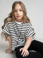 Черно-белый костюм для девочки в полоску