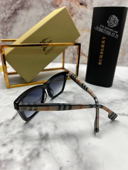 Солнечные очки Burberry