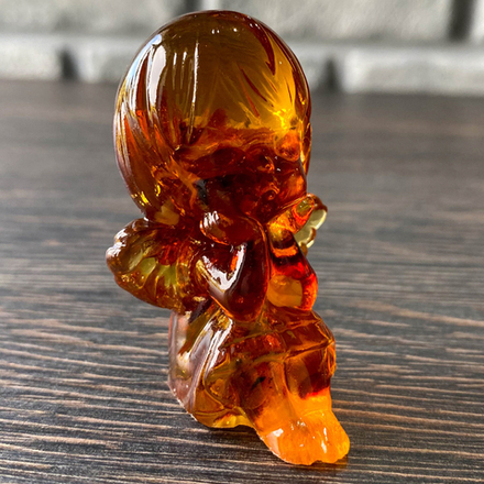 Ангел сидит и слушает