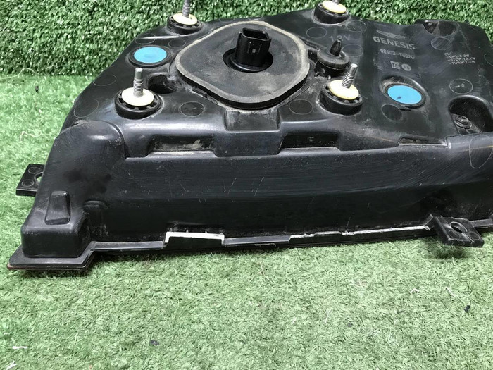 Фонарь левый внутренний Genesis GV80 (2020-2023)