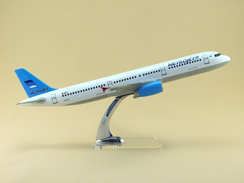 Модель самолета Airbus A321 (М1:100, Metrojet)