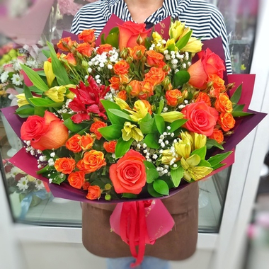 Авторский букет в яркой гамме