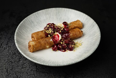 Блины с творожным кремом и вишней