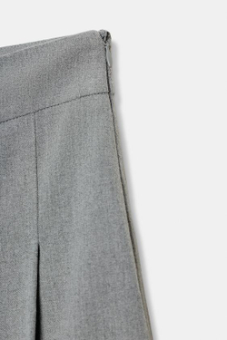 ZARA ДЛИННЫЕ БЕРМУДЫ С ЗАЩИПАМИ, ЖЕМЧУЖНО-СЕРЫЙ