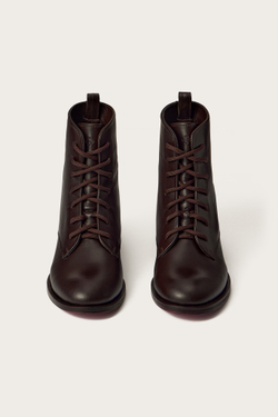 БОТИНКИ ИЗ ТЕМНО-КОРИЧНЕВОЙ ТЕЛЯЧЬЕЙ КОЖИ СО СКРЫТОЙ ТАНКЕТКОЙ