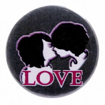 Значок Love поцелуй (095)
