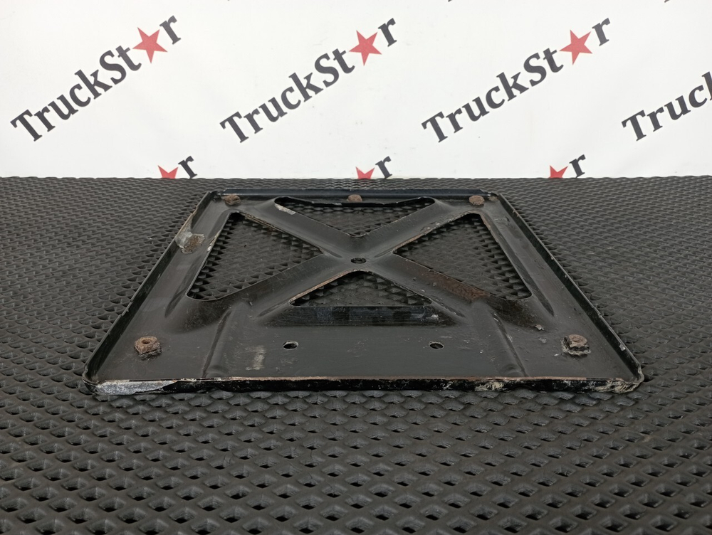 Кронштейн крыла переднего