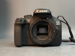 Canon EOS 4000D Kit 18-55mm 3.5-5.6 III 42.300 кадров