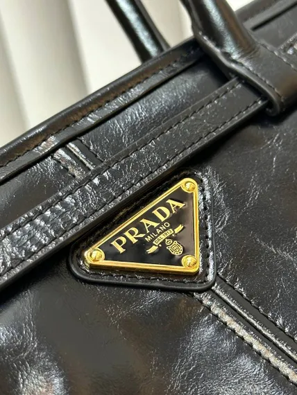 Кожаная большая сумка Prada Bonnie