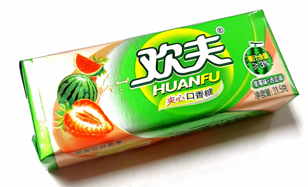 Жевательная резинка Huanfu с начинкой арбуз клубника 21,5гр