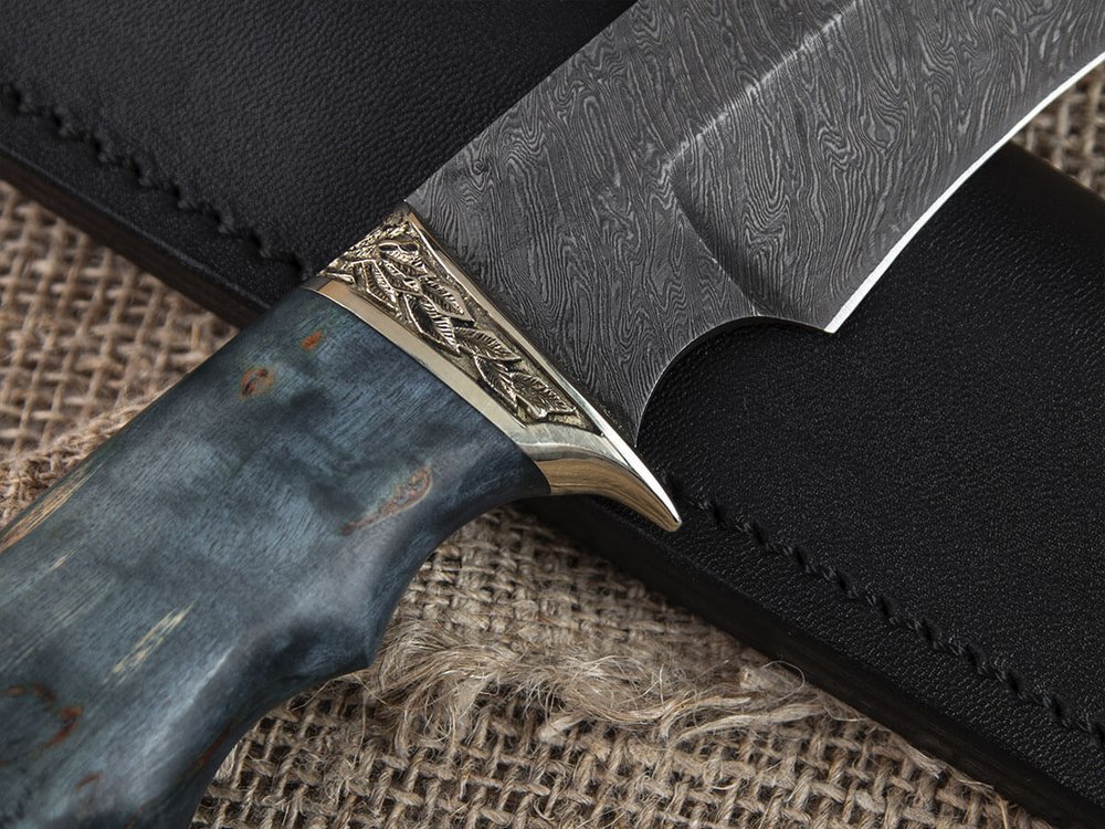 Нож "Ястреб", дамасская сталь, рукоять синяя стабилизированная карельская береза