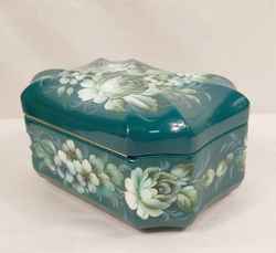 Шкатулка "Цветы на зеленом" с жостовской росписью