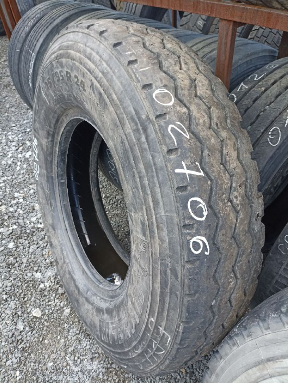 325/95R24 Michelin X WORKS шина б/у