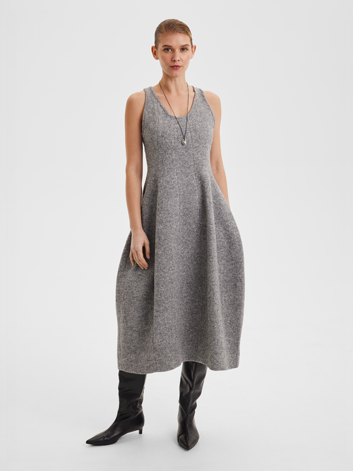 Свободное платье с юбкой-тюльпан