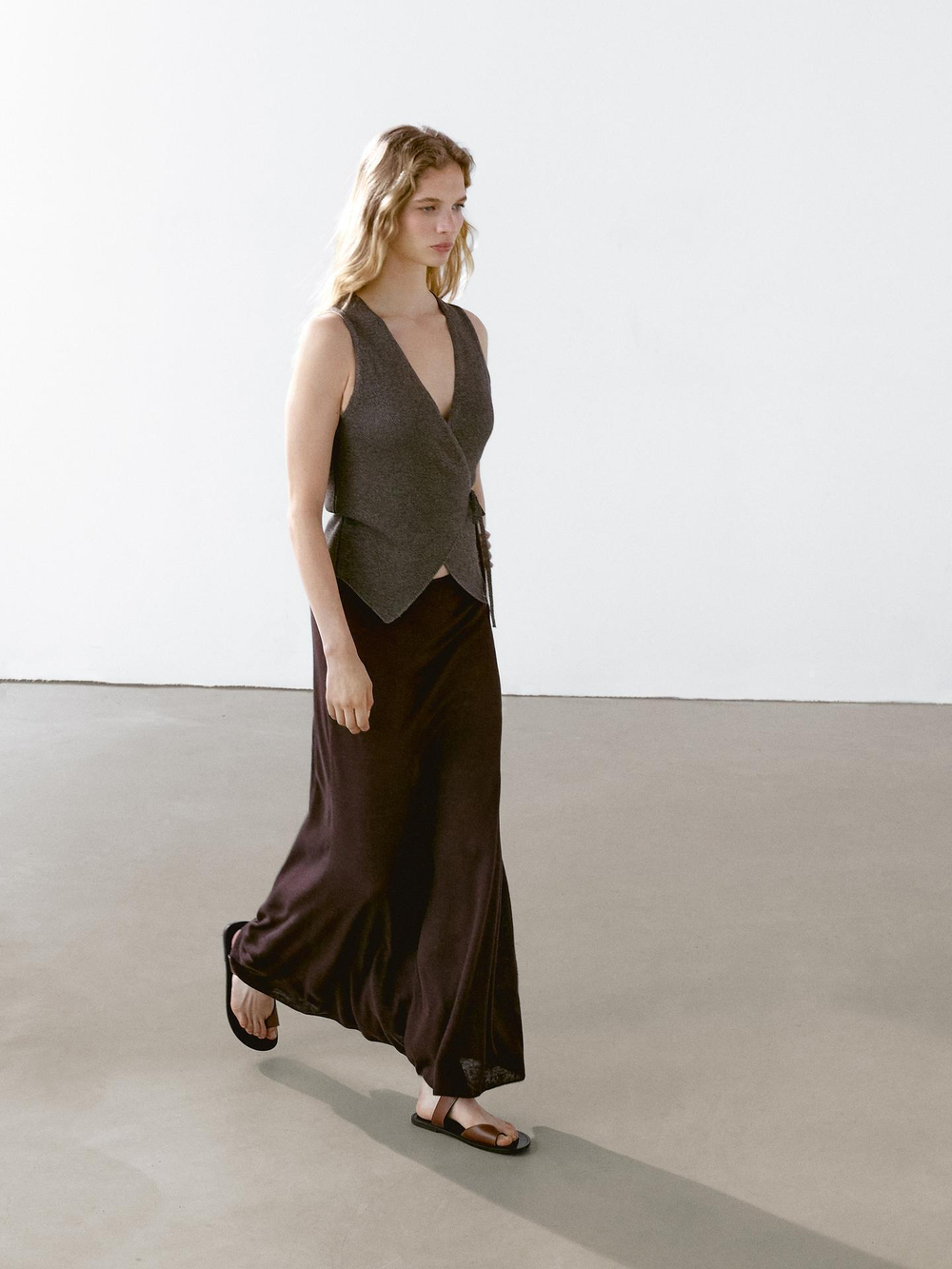 Massimo Dutti Длинная расклешенная юбка из 100% льна, баклажанный