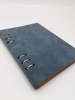 Блокнот А5 на кольцах в коробке серый линейка 80л (88451)