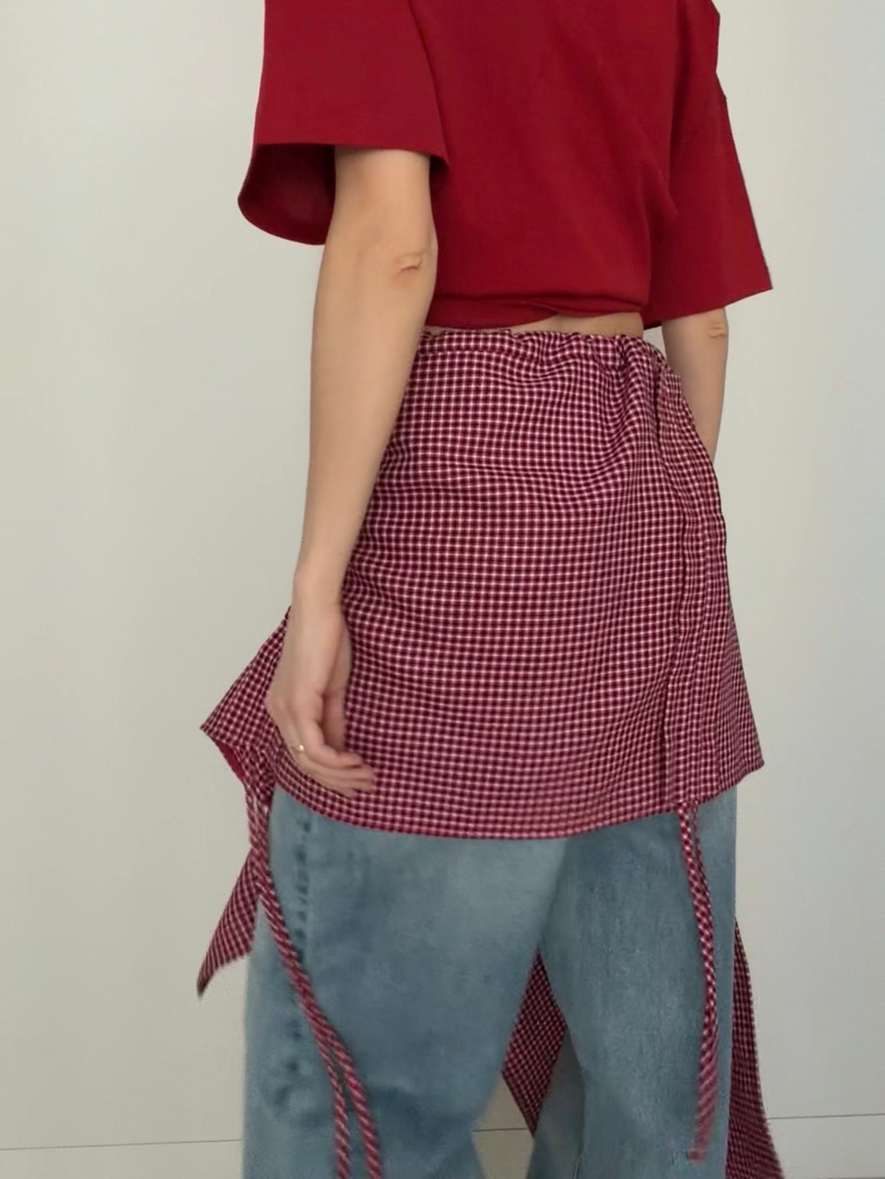 Баска-фартук с кулисками из малиновой шерсти