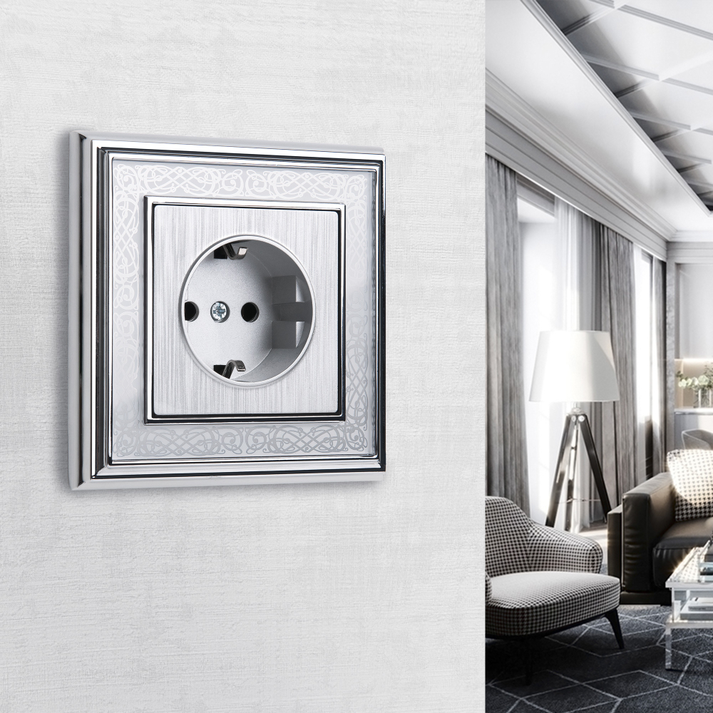 Розетка с заземлением и шторками (cеребряный рифленый)