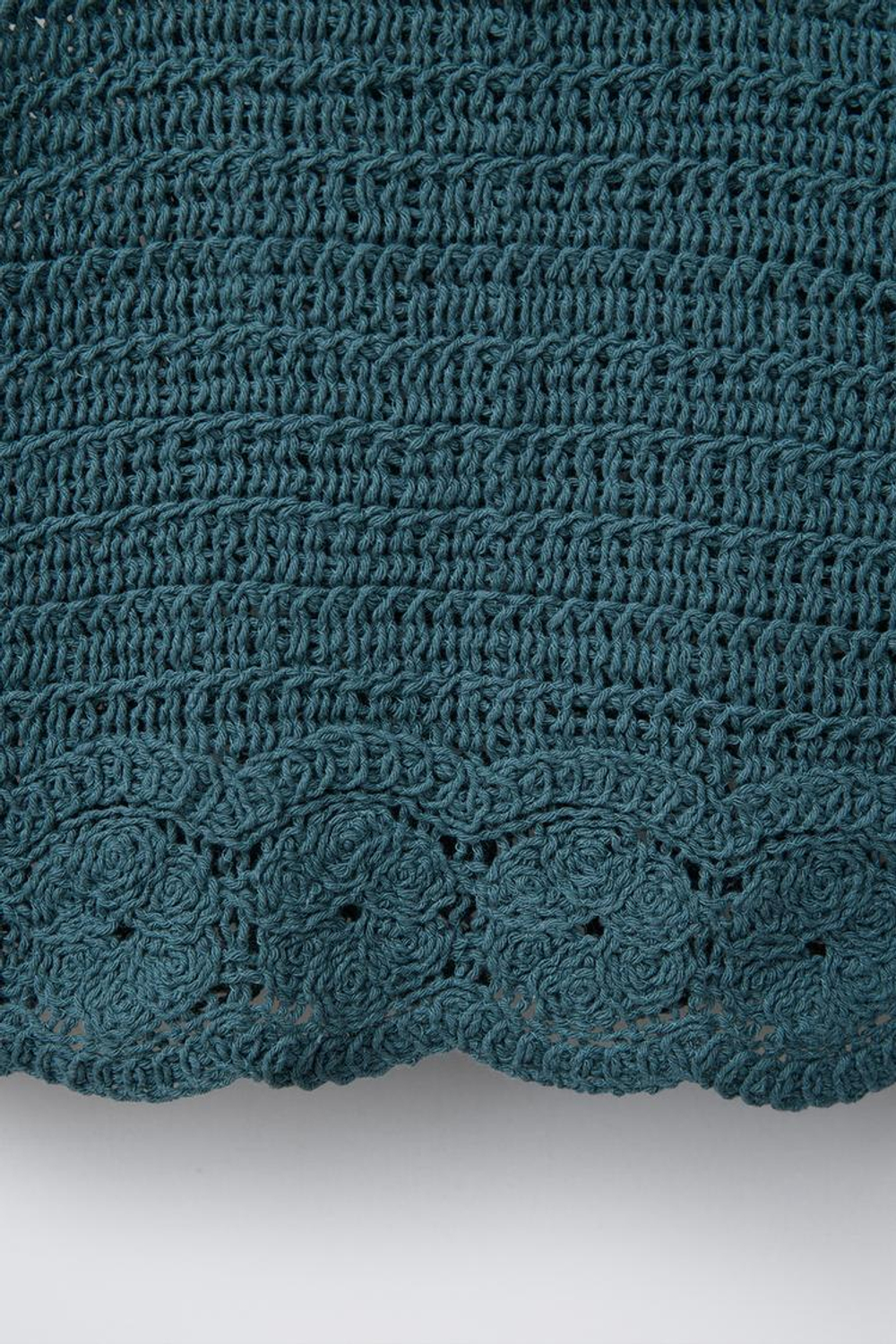 ZARA ТОП ИЗ КРУЖЕВА КРОШЕ С ЦВЕТОЧНЫМ УЗОРОМ, УТИНО-СИНИЙ