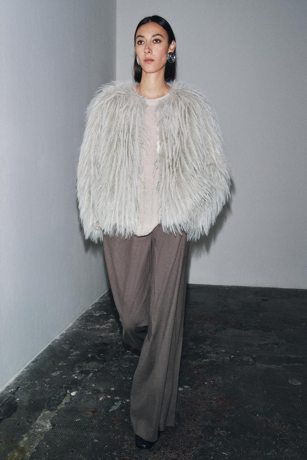 ZARA ШУБА ИЗ ИСКУССТВЕННОГО МЕХА — ZW COLLECTION, СВЕТЛО-СЕРЫЙ