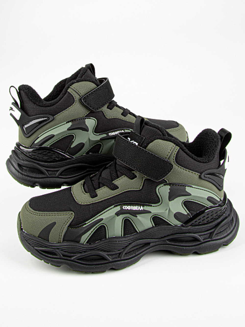 Кроссовки утепленные