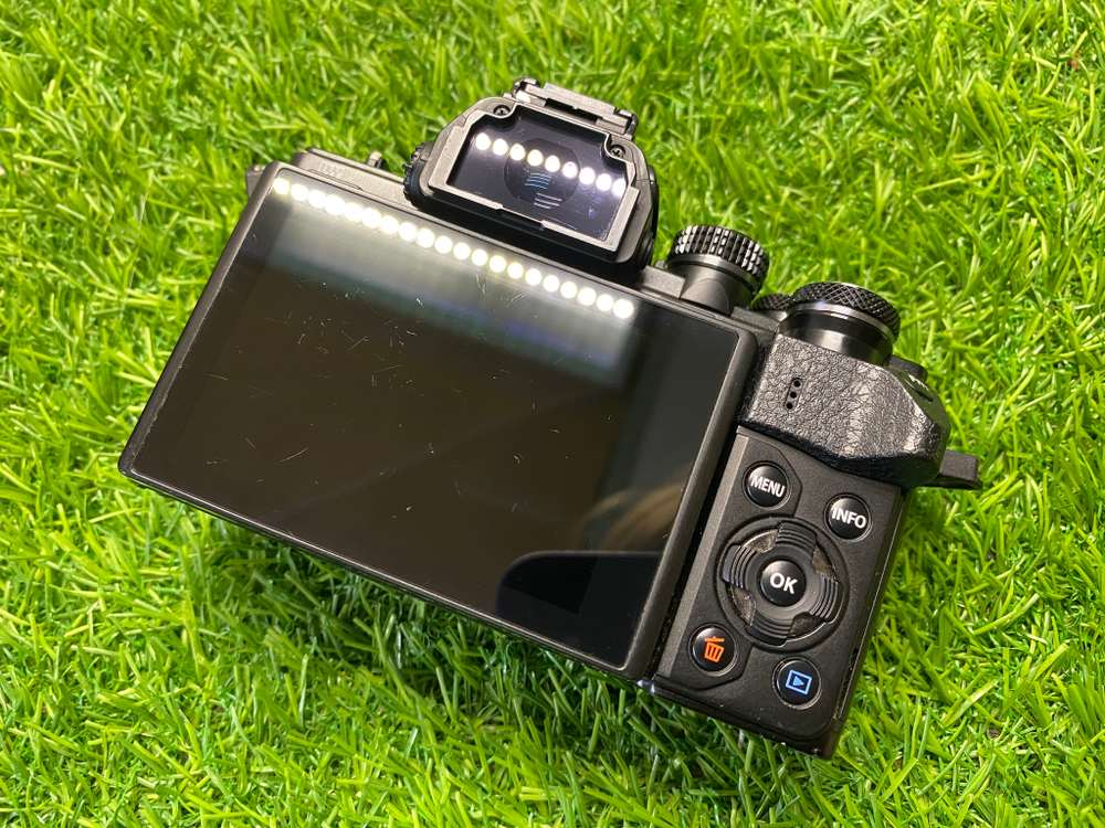 Olympus OM-D E-M10 Mark II (С дефектом)