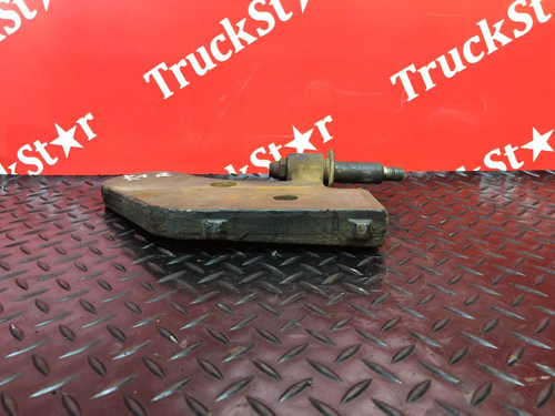 Кронштейн амортизатора нижний правый