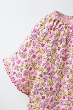 ZARA КОМПЛЕКТ ИЗ ФУТБОЛКИ И ШОРТОВ С ПРИНТОМ, СВЕТЛАЯ МАЛЬВА