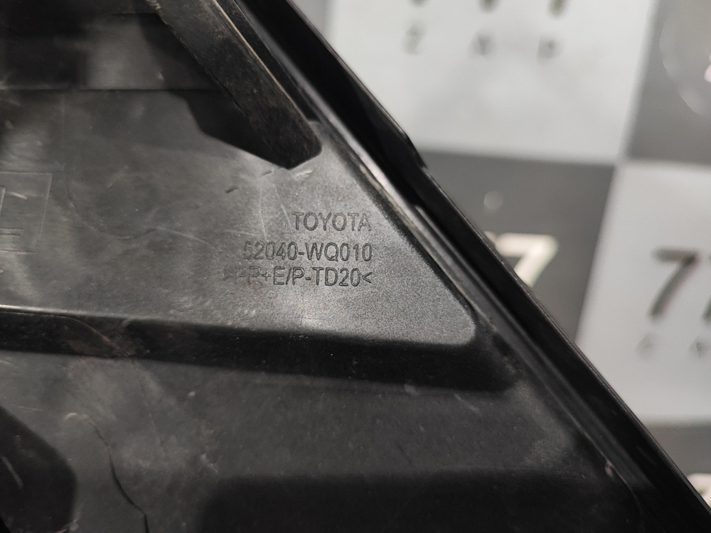 Накладка ПТФ левая Land Cruiser Prado 150 20-нв Б/У Оригинал 52040WQ010